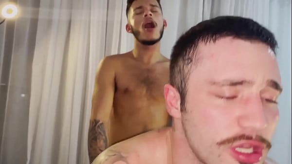 Meti meu Pauzatildeo no rabo do urso gostoso e enchi de Leite