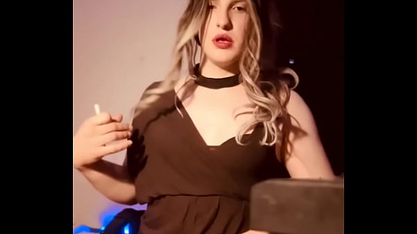 cute tranny mercilessly fucks her anal with all her might