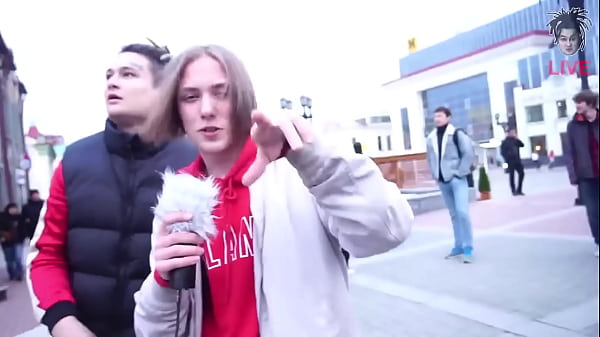A guy gets free head Jk