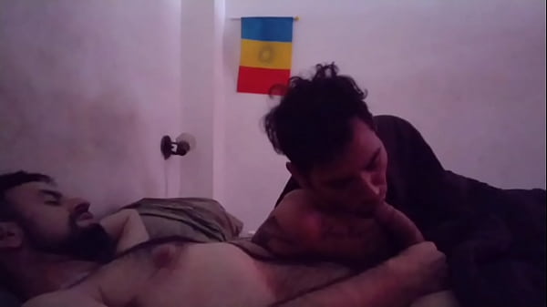 Mamada de buenos diacuteas a macho peludo