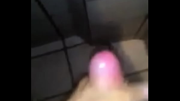 Meu amigo hetero punhetou e mandou pra mim por engano