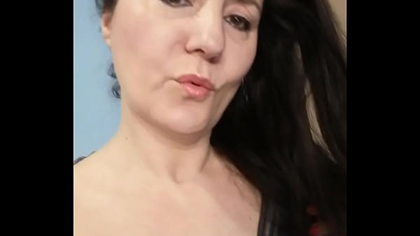 Bon lundi  Je suis disponible pour des appels videos et des eacutechanges Sextos