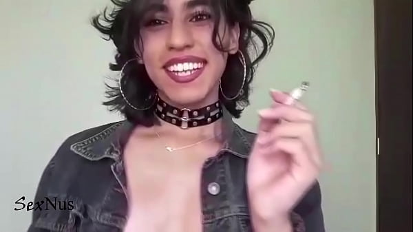 Fumaacutendome un delicioso cigarro
