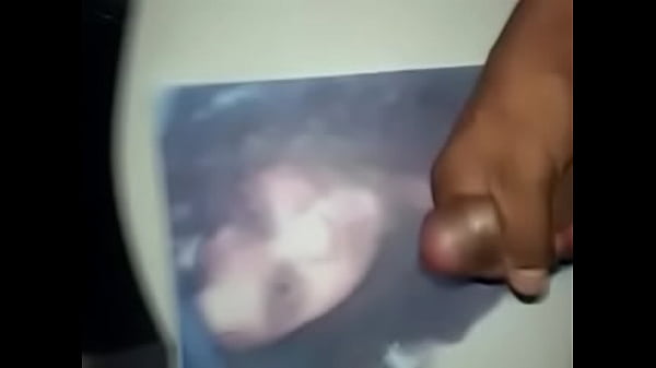 Me corro sobre la foto de una amiga