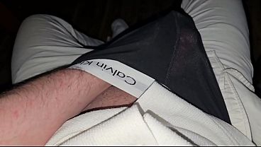 Deutscher Daddy wichst nach Feierabend mit praller Beule  PhantomGentX