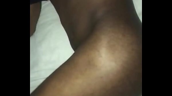 Metendo gostoso no meu amigo negatildeo