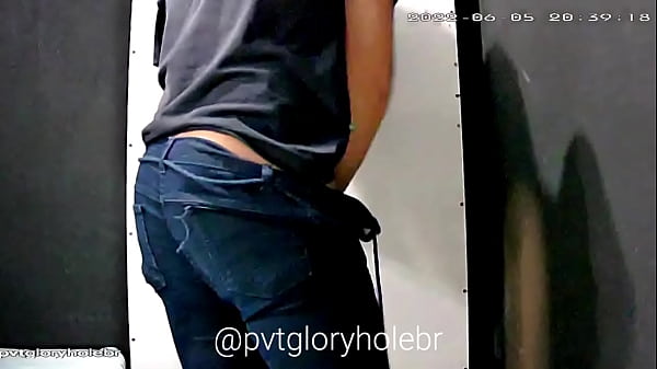 O CARA HEacuteTERO VEIO GOZAR NO GLORYHOLE E ACABOU ME DEDADA COMPLETO NO RED