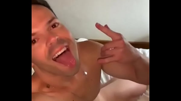 Calebe leitador novinho trepando no pelo sem camisinha