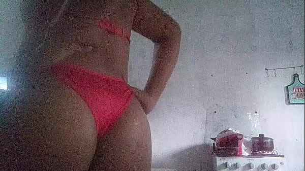 Um jovem Gay perdendo a virgindade do Cuacute com uma cenoura