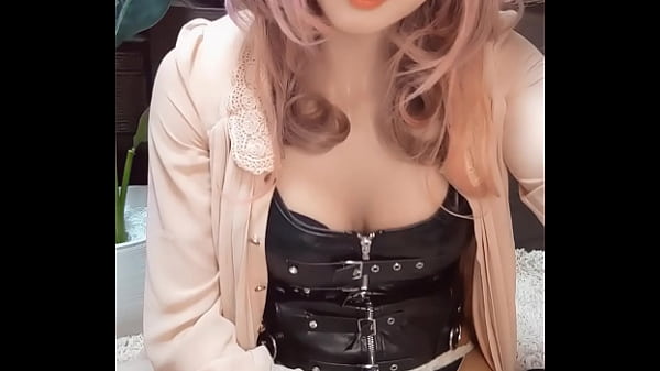 Individual shoot Video of a pink hair man039s daughter
