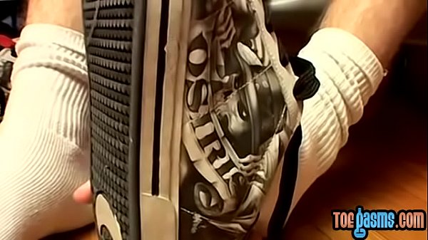 Thug jock Evan Heinze caressing socks in foot fetish solo