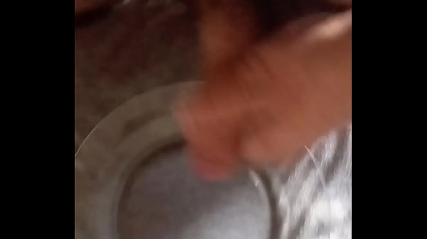 Gozando no prato