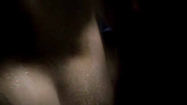 Espiando macho tomando banho na academia part 1  Man shower at gym