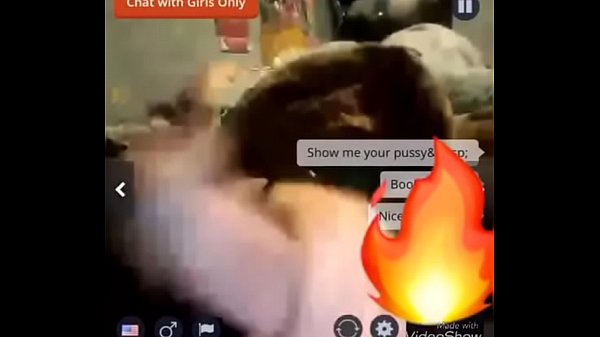 Hombre se  jala mientras su novia d al lado