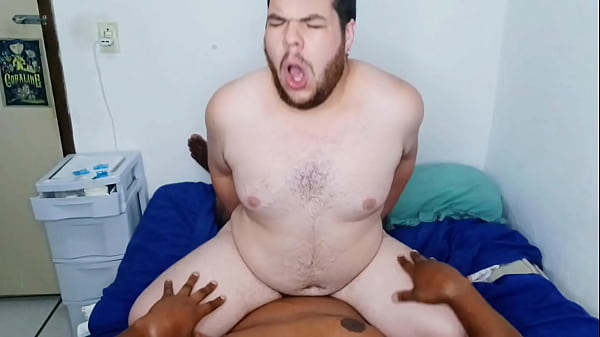 Negatildeo Pedreiro Alargou o Cu do Branquinho Gordo  Parte 2 COMPLETO NO SHEER E RED