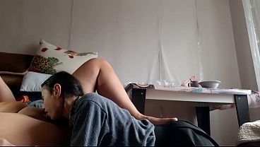 I give my girlfriend a head massage while she sucks kisses and licks my pussy