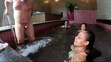 Muita putaria na piscina do motel e eu e duas amigas com Binho Ted