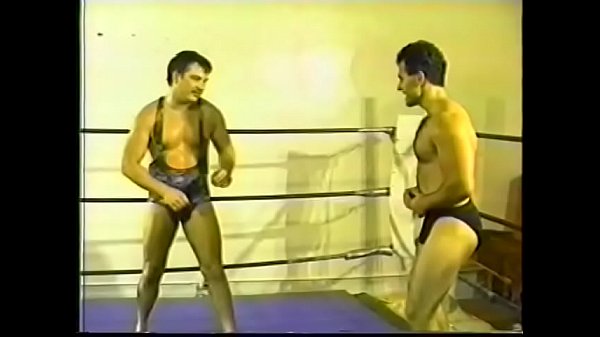 Michael Ashley red rear naked c  with help of his short pants and won with knock out his grappling fight with John Borsos