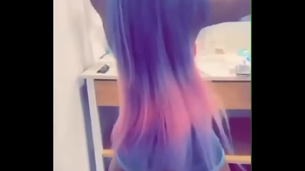 Nia ass clapping
