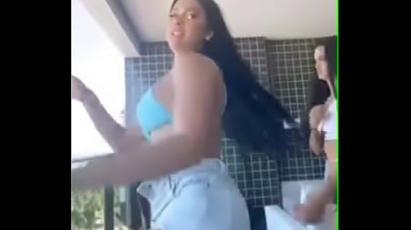 Emily Garcia e sua amiga gostosa rebolando no Instagram