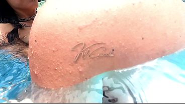 Putaria na piscina com amigos  muita pega ccedil  atilde o  m atilde o no pau   m atilde o na buceta  pau na buceta  Parte 2