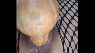 Le doy de comer ahuyama a mi co ntilde o  jugosa vagina rosada jugando con los alimentos