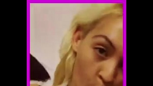 Swiss Blond Gia Jade spielt mit sich selber