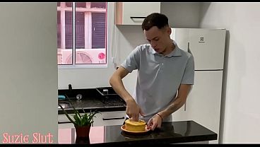 Minha Madrasta Flagra Eu Me Masturbando Com Bolo Que Ela fez Para Meu Pai  Ela Me Castiga Com Sexo Bem Hardcore  VIDEO COMPLETO NO RED 