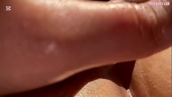 POV Close up  Latina curvy en bodyblack y fingering al sol   Orgasmo femenino real