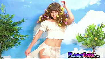 Spring has sprung a little earlier with petite hairy naked teen Riley Reid
