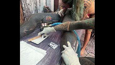 Wild Tattoo Shop Moment   Tattooing While Giving a Head